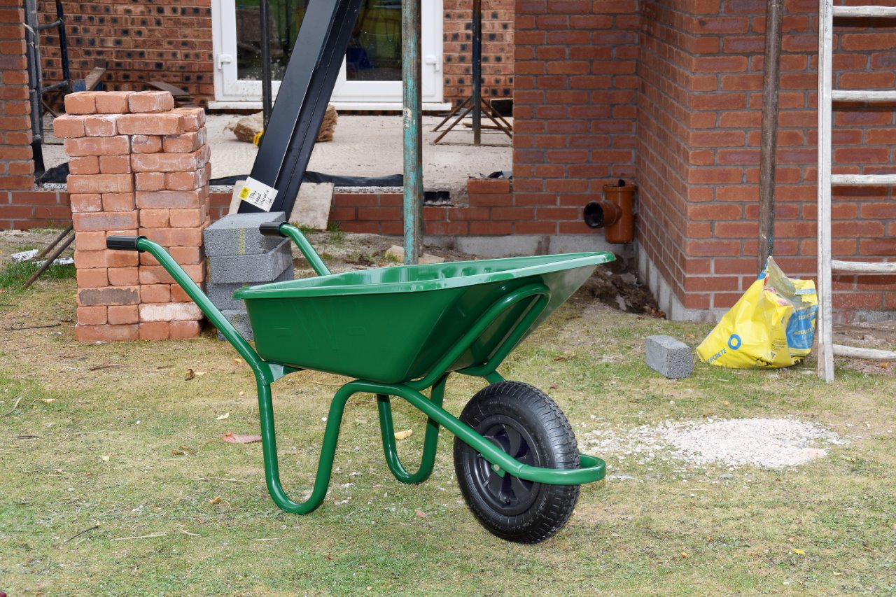 Haemmerlin green heavy on sale duty wheelbarrow 90l